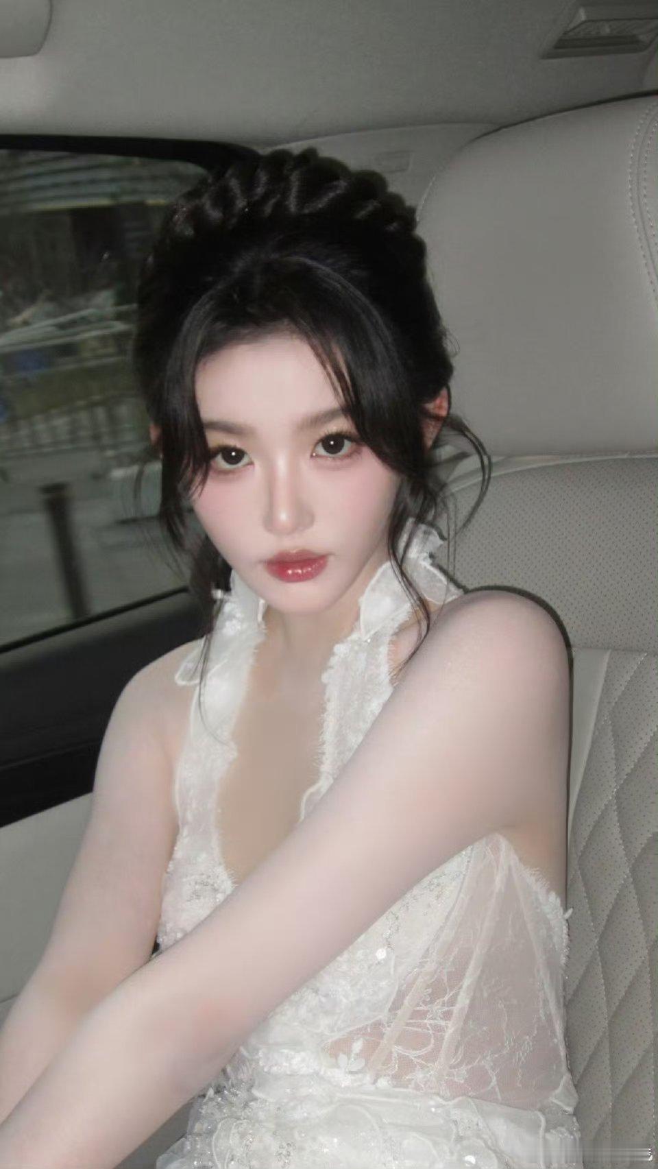 喻言孔雪儿时尚之夜红毯怼脸生图你pick谁