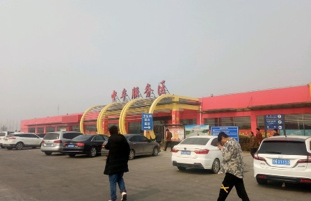 在高速服务区睡个觉，结果呢被罚了385块钱，你说这个事情还冤不冤啊？事情是这