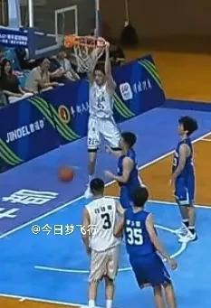 今晚，广东队43分狂胜长沙勇胜！刚刚结束的一场比赛，广东队102-59大胜长沙