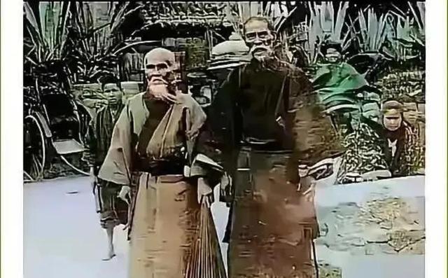 1879年，日本吞并琉球，琉球大使林世功在李鸿章府邸门口不吃不喝跪了两天两夜，