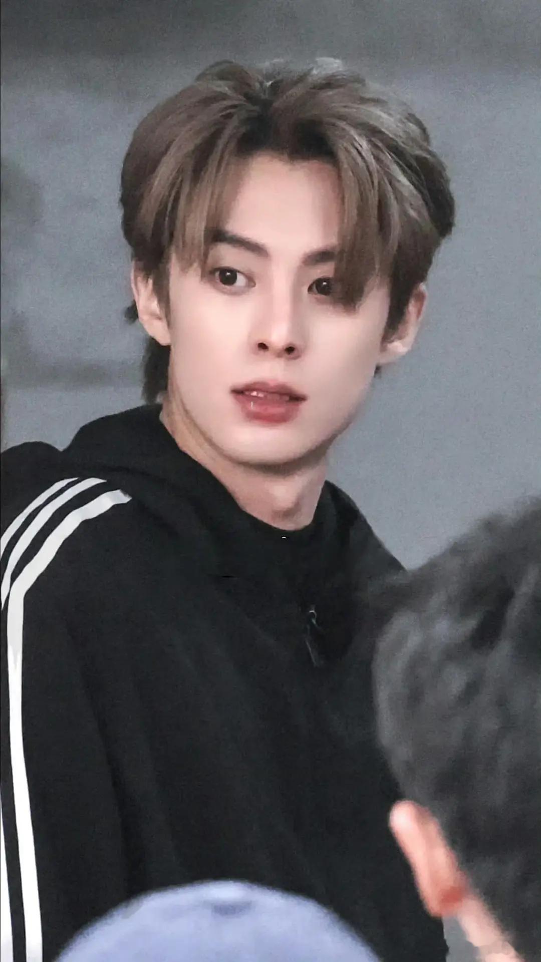 卧槽帅成啥样了王鹤棣男友力max王鹤棣素颜录制亲爱的客栈