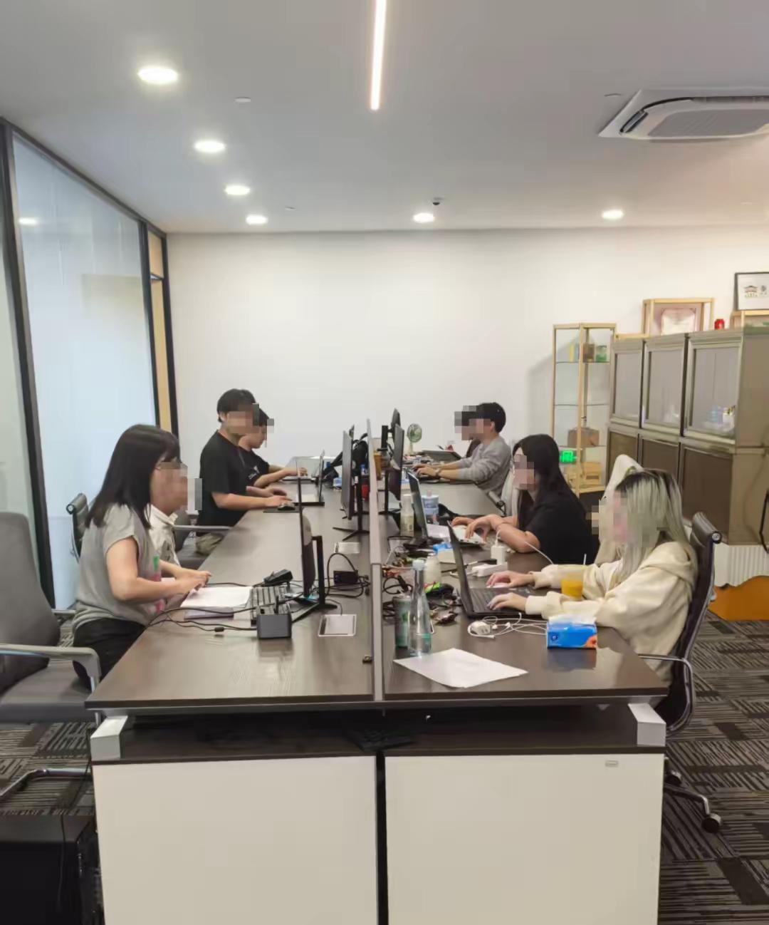 杭州的“假装上班无限公司”最近火出圈了，“朝九晚六”上班不仅没工资，每天还得给老