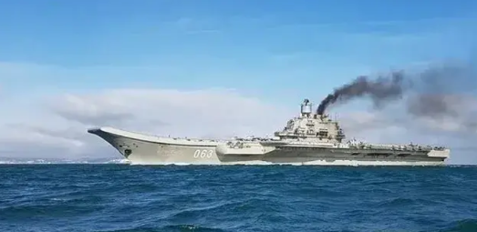 俄海军，完了！据俄媒消息，7月10日，俄国防部宣布放弃现役唯一航母“库兹涅佐