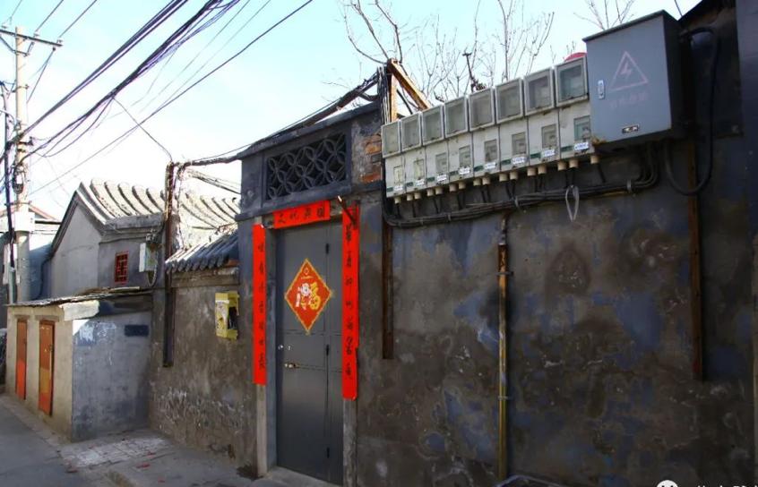 毛主席故居认定引争议！老百姓说：把故居放在这里，我们心不安。大家都知道，毛主席家
