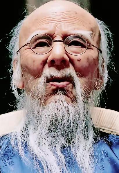 1953年，有人花2块钱向齐白石求画，齐白石只画了2片咸鸭蛋，对方陪着笑脸说：“