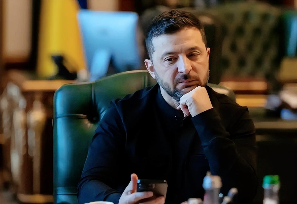 事实上泽连斯基没退路了，公开说美国一直在逼他，要求乌军必须从顿巴斯全部撤走，还与