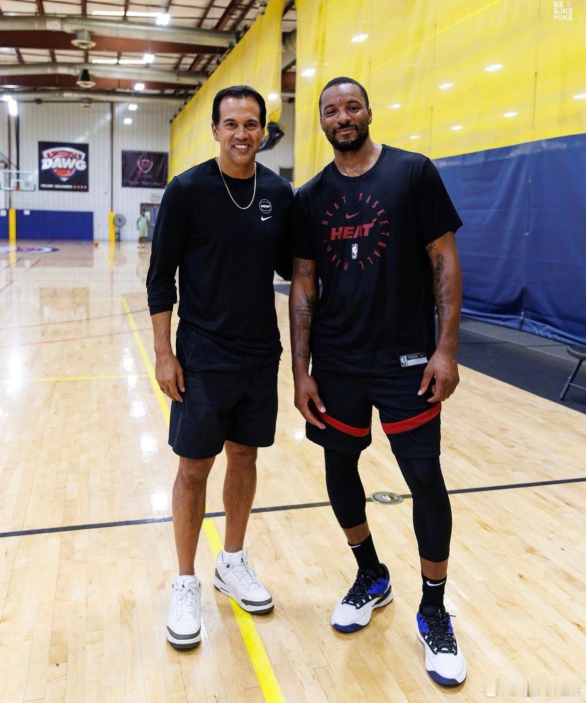 希罗回归后，鲍威尔的进攻戏份确实有被挤压，给鲍科比5场比赛的适应时间，他清楚自己