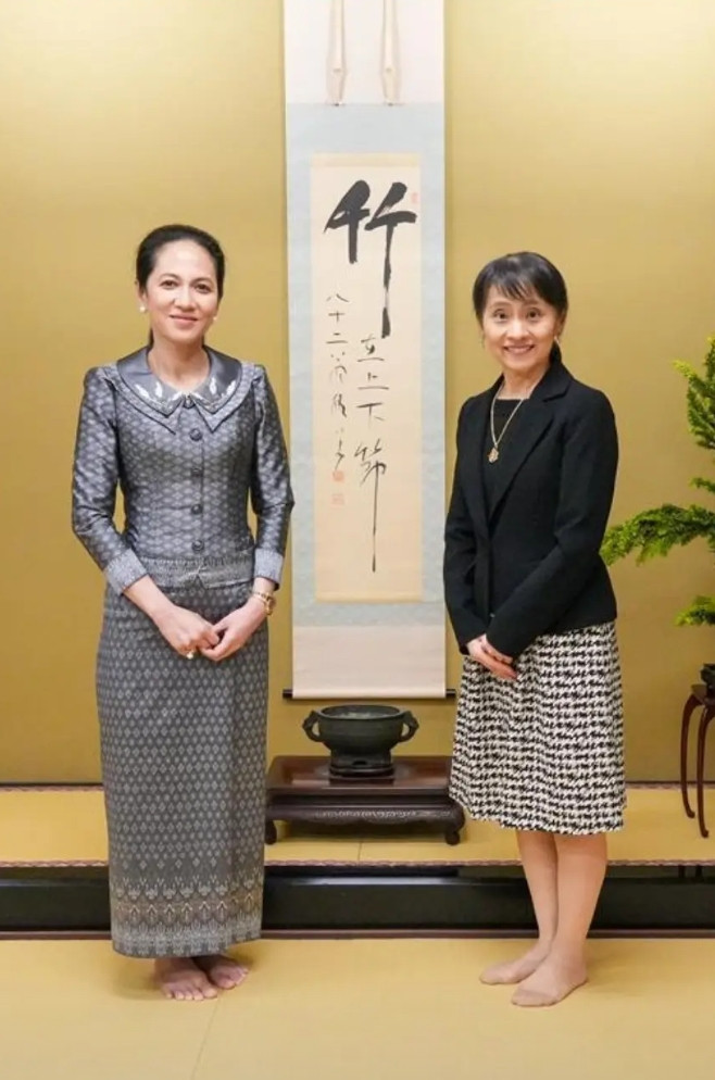 柬埔寨第一夫人“碧占莫妮”号召民众为前线战士献血！“首先，我要感谢我们的柬埔