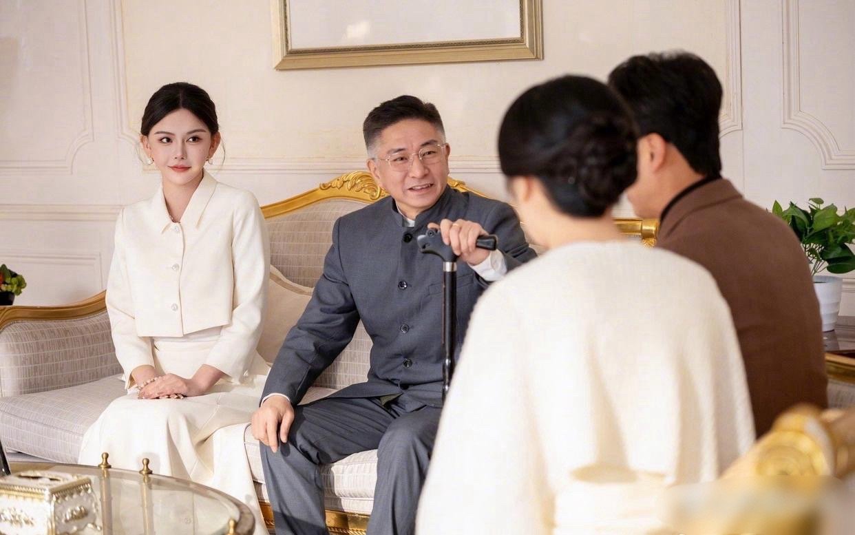 韩安冉第一部短剧女一杀青了，现在短剧这么赚钱吗？连带货主播都去演短剧了