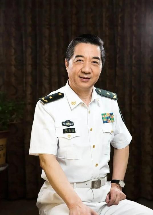 谢谢你张召忠！你真是伟大的预言家！2015年你就说过：“美国啥也不干，让东方大国