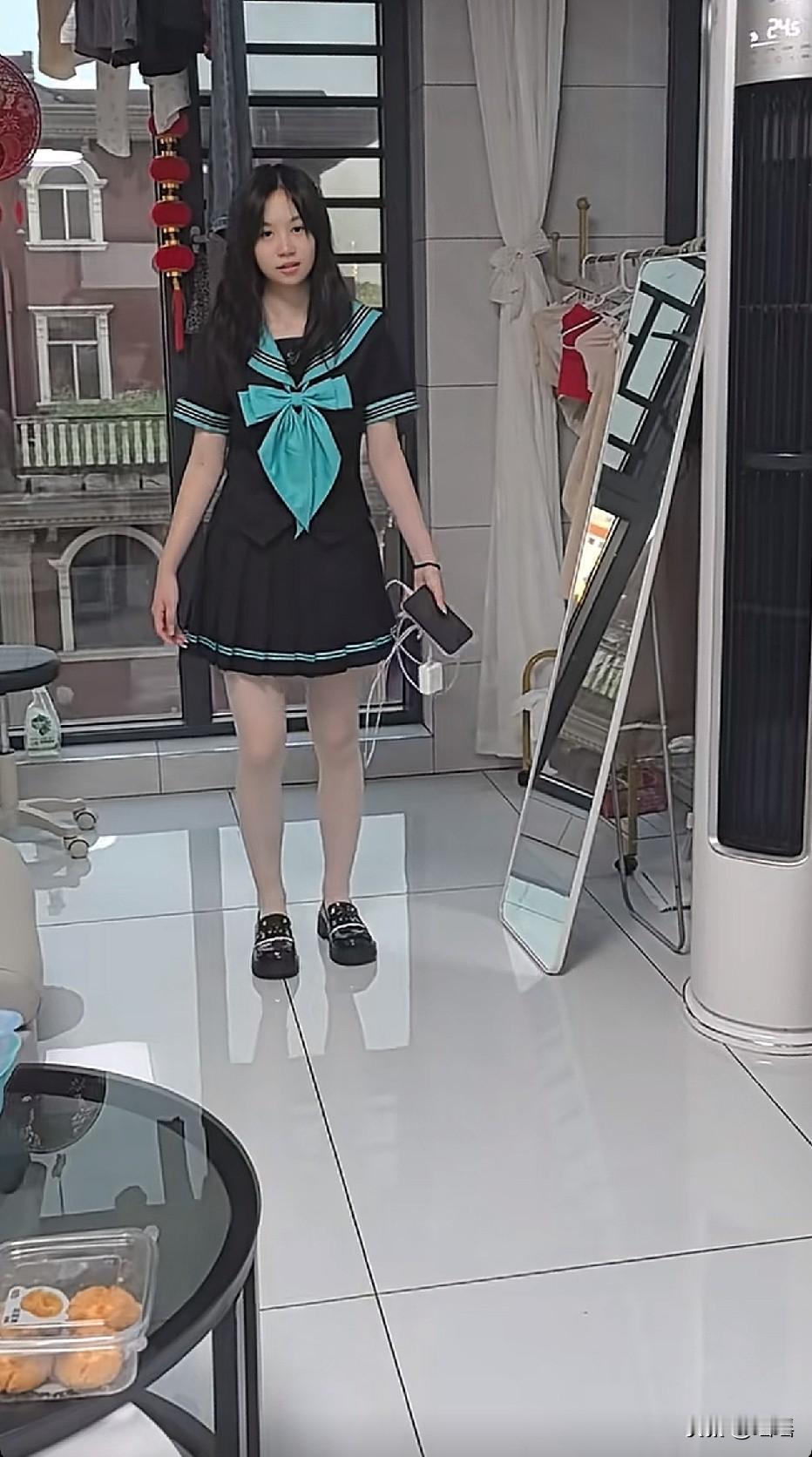爱美是很正常方式，不要影响学习，更要注意安全，防范那些坏人