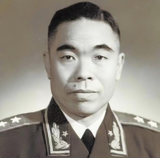 1955年，授衔仪式结束后，曾泽生流着泪说道：“感谢彭老总，是他让我赢得了中将的