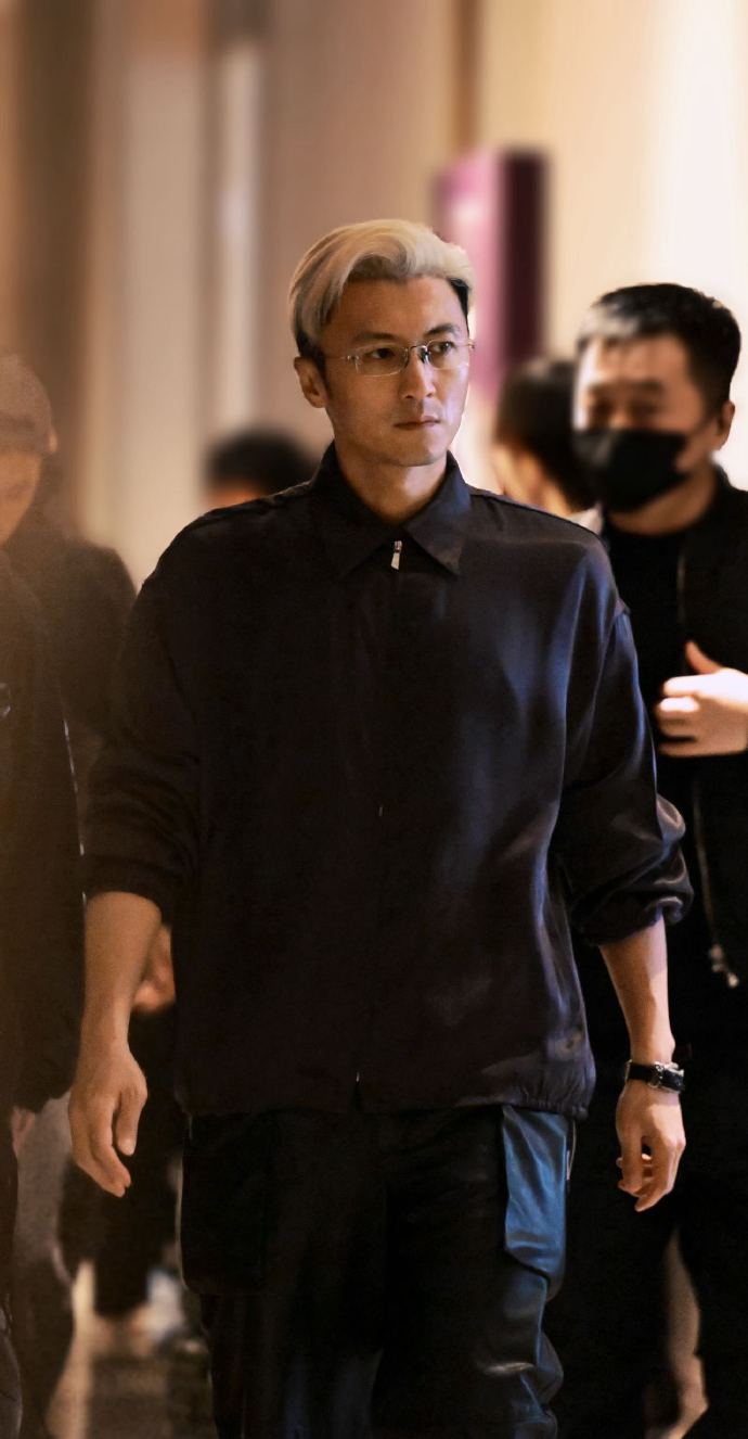 谢霆锋泉州生图刷屏！无修图状态依旧能打，下颌线堪称完美，成熟男人的魅力真的挡不住