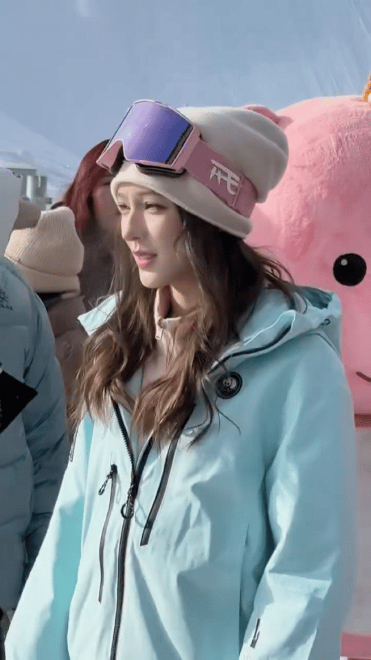 网友崇礼滑雪偶遇张予曦听到网友在崇礼偶遇张予曦，我真的慕了！都说真人比电视上好