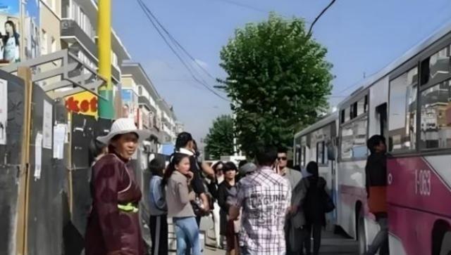 ＂中国人滚出去！＂一次次伸出援手，换来的却是对中国人的敌意，这个国家不是
