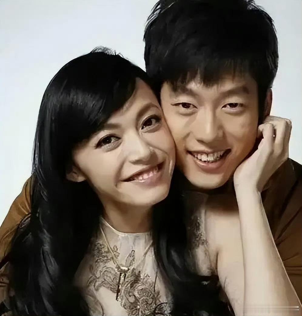 姚晨凌潇肃姚晨与凌潇肃是北京电影学院同学，2003年毕业后结婚，曾被视为模范夫