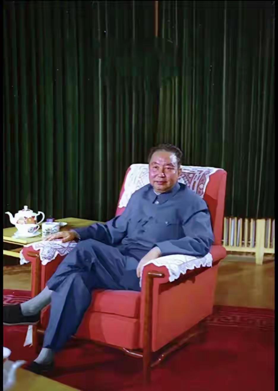 华国锋1978年留影[烟花]