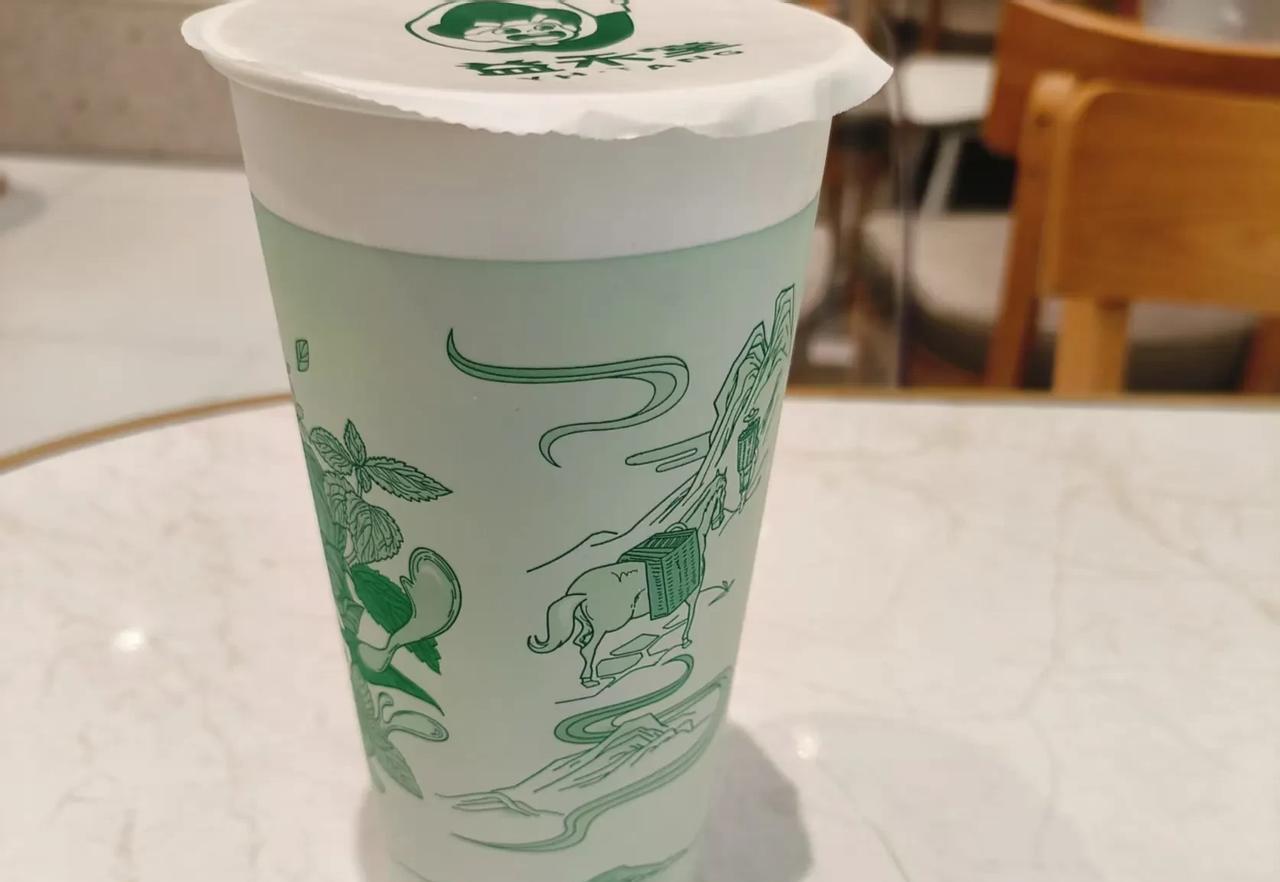 提醒大家，那些放在电动车上的饮料和水，就不要再喝了。今天下午下班后，我就去奶茶
