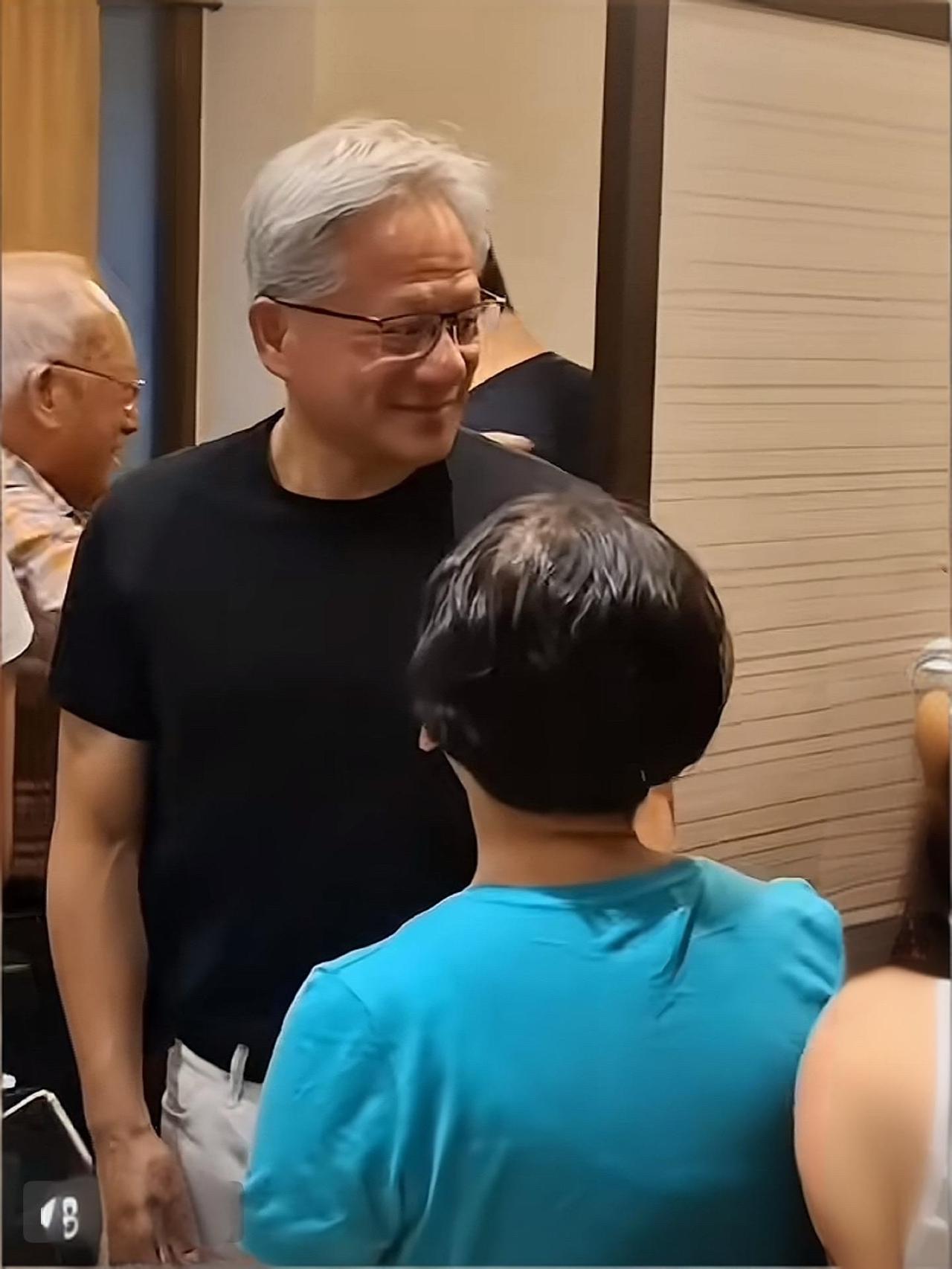 黄仁勋提前抵达台湾，放下繁忙事务陪伴家人英伟达创始人黄仁勋搭乘私人航班于23日