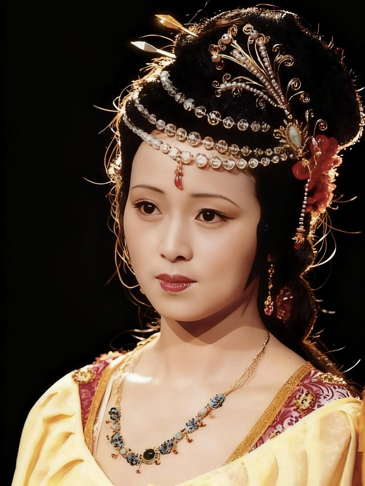 红楼梦里的各路美女，如果把陈晓旭放到里边，一对比其实陈晓旭看起来也并不是特别美！