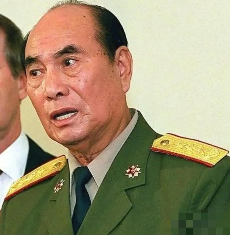 1989年，时任广州军区司令的张万年将军在夜间值班时想抽烟，发现烟抽完了，便叫来