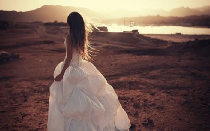 情人之间，只要双方还愿意为对方付出，或许关系会维持一些日子。那时，男人约女人出