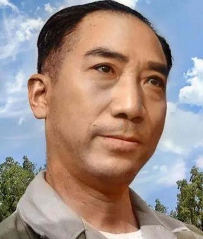 1923年，戴笠在上海流浪，吃住在表弟张冠夫家里。张冠夫是商务印刷馆的职员，他和