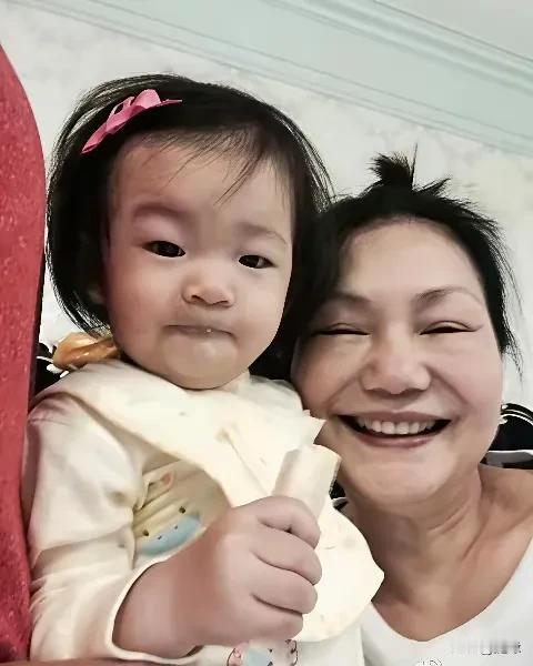 以后这样温馨的画面，大概率是不会再有了！自从大S离开后，S妈貌似就跟两个外孙断