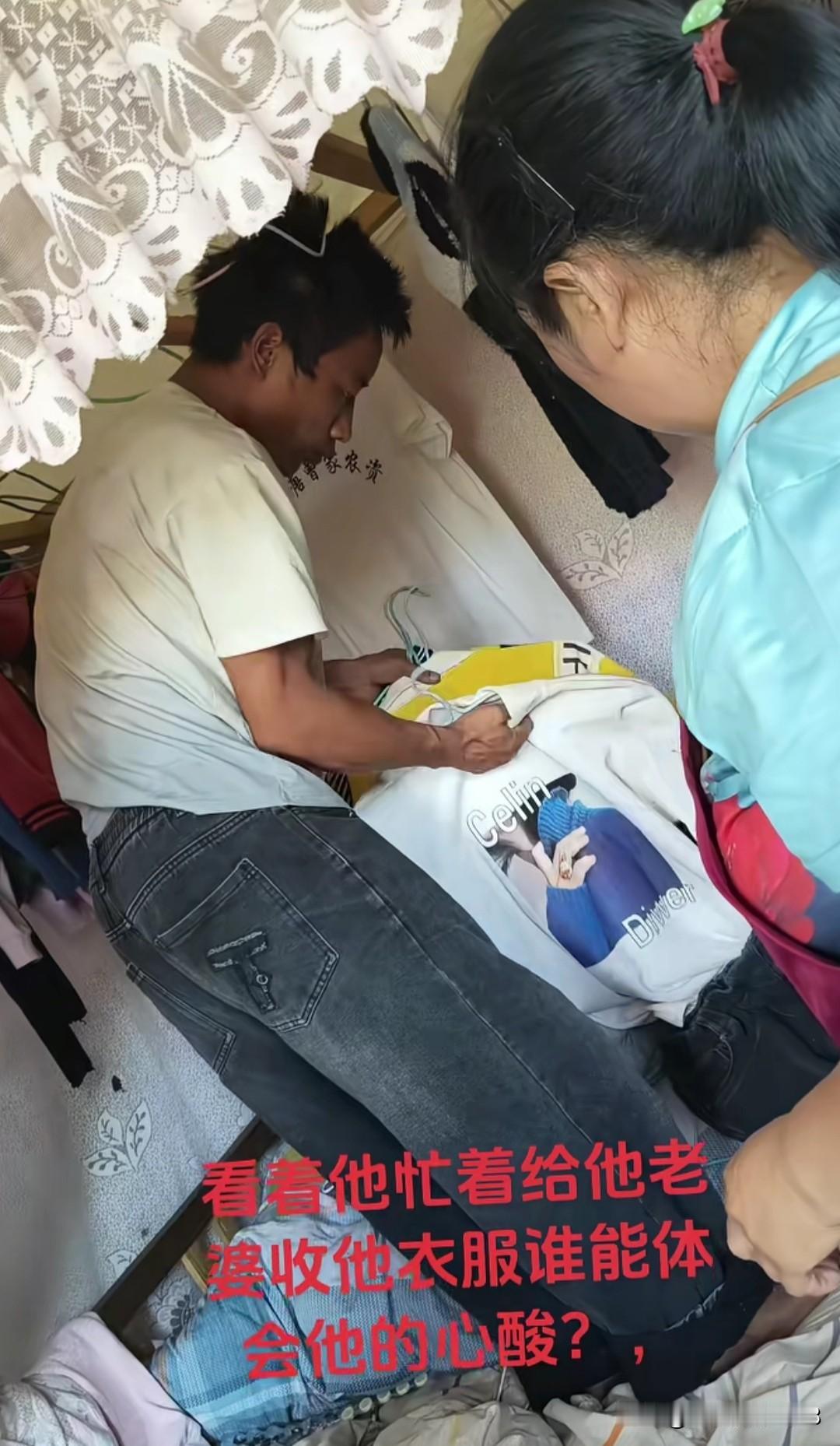 今天是云南杨玉敏离世的第5天，她的丈夫正在整理妻子生前的衣服，他摸着杨玉敏穿过的