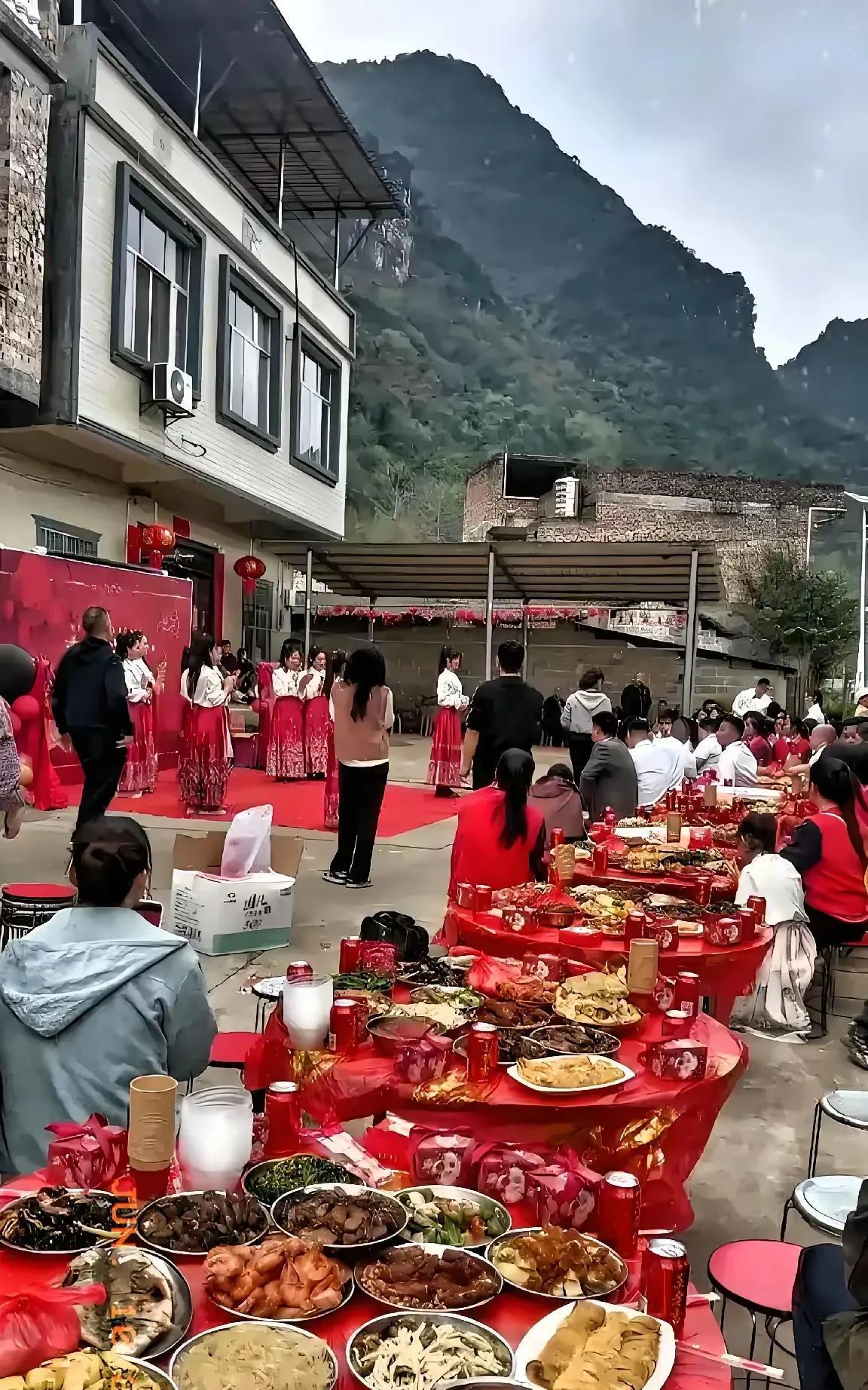 工作日真的都不敢饮酒了。邻居昨天办婚宴，按照送出的请柬和收到的份子