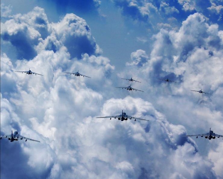 彻底摊牌了，兔子直接曝光了轰-6“九机编队”的飞行画面，美国空军这下恐怕嘚瑟不起