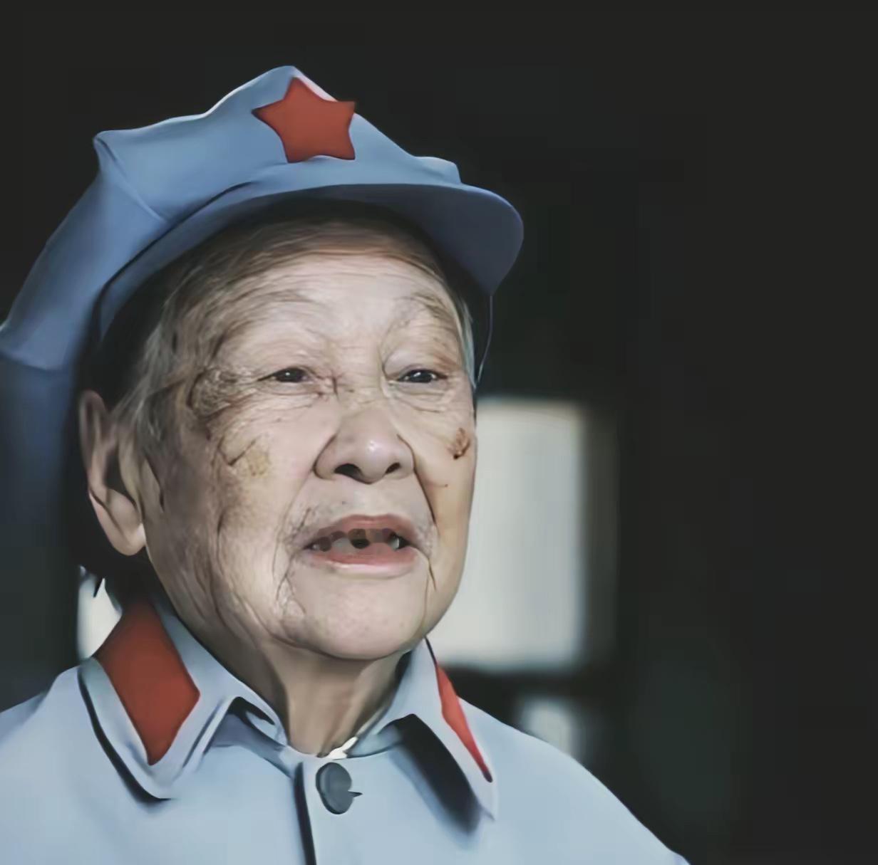 她真想一头撞死。被扔进西宁的大仓库里，每天都有不同的男人来糟蹋她。可是一摸肚子，