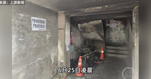 悲剧还是发生了！6月25日，四川成都，一老小区的6楼住户把插排从窗户“飞线”到一