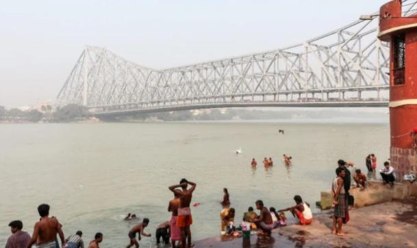 恒河为什么没有航运能力？很简单，被英国给坑了，印度花大价钱清空淤泥，到头来却发现