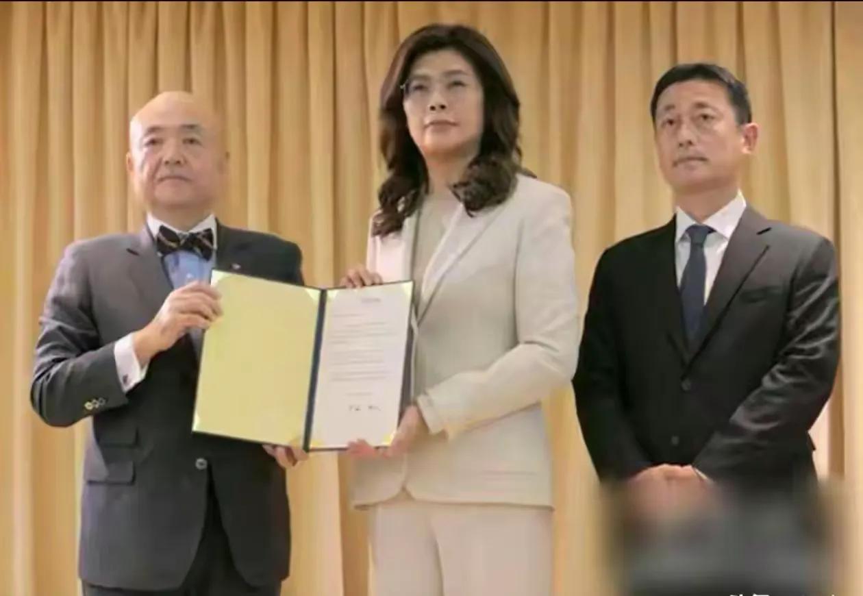 郑丽文选在731这天给日本捐款，是台湾所有政客中捐款最多的，但她却从未向大陆灾区