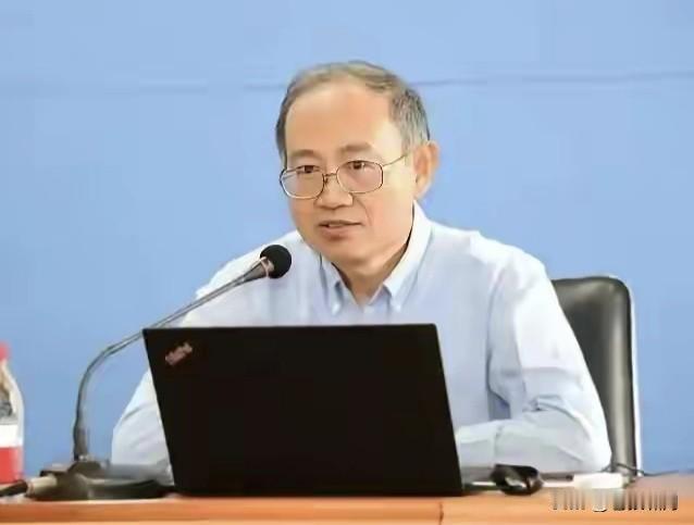 复旦到底是百年名校，敢说真话实话的知名教授真的不少！本人知道的钱文忠王德峰冯玮等