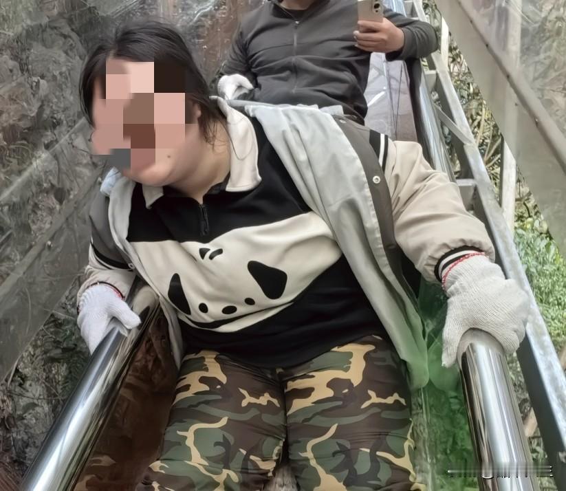 其实很想帮忙，但无处伸手。外甥女（老婆姐姐的女儿）今年七月大学就毕业了，没有实习