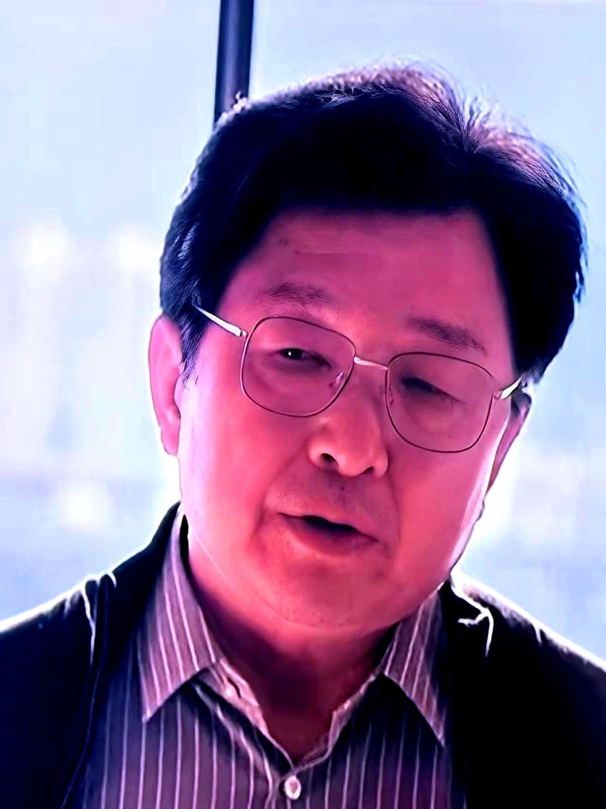 《四喜》里的冯志，真是神了。他生意明明败了，却给发妻的旧厂房里藏了宝贝，给三姐