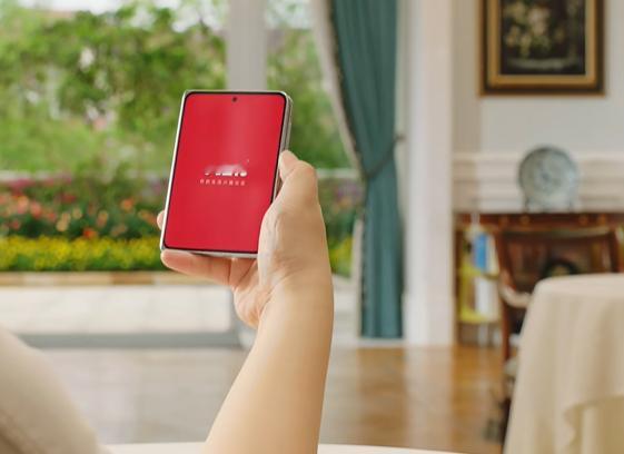 余承东晒出了华为PuraXMax，首款大屏阔折叠，展开更接近平板的尺寸，同