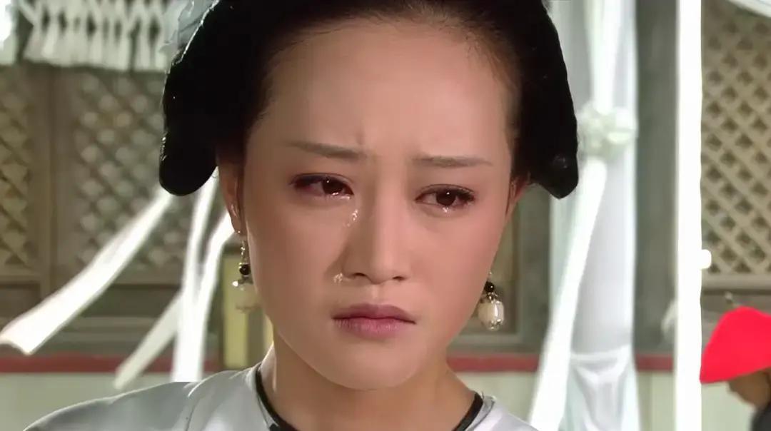 浣碧撞棺，其实是给自己买棺材果郡王咽气那天，浣碧先烧掉一封密函。信里写着王