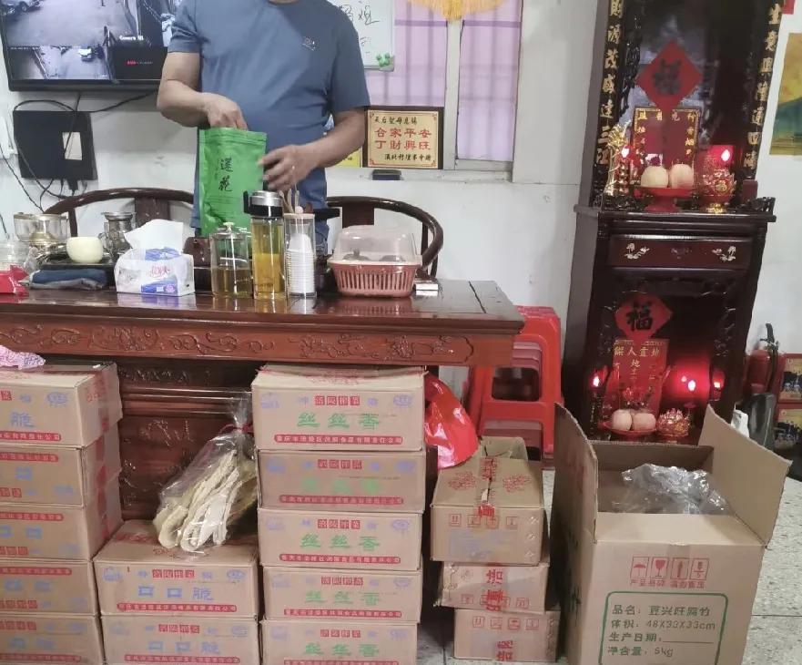 潮汕人生意好的两个原因。第一、拜财神家里做生意，必定供奉财神爷。在潮汕无论男