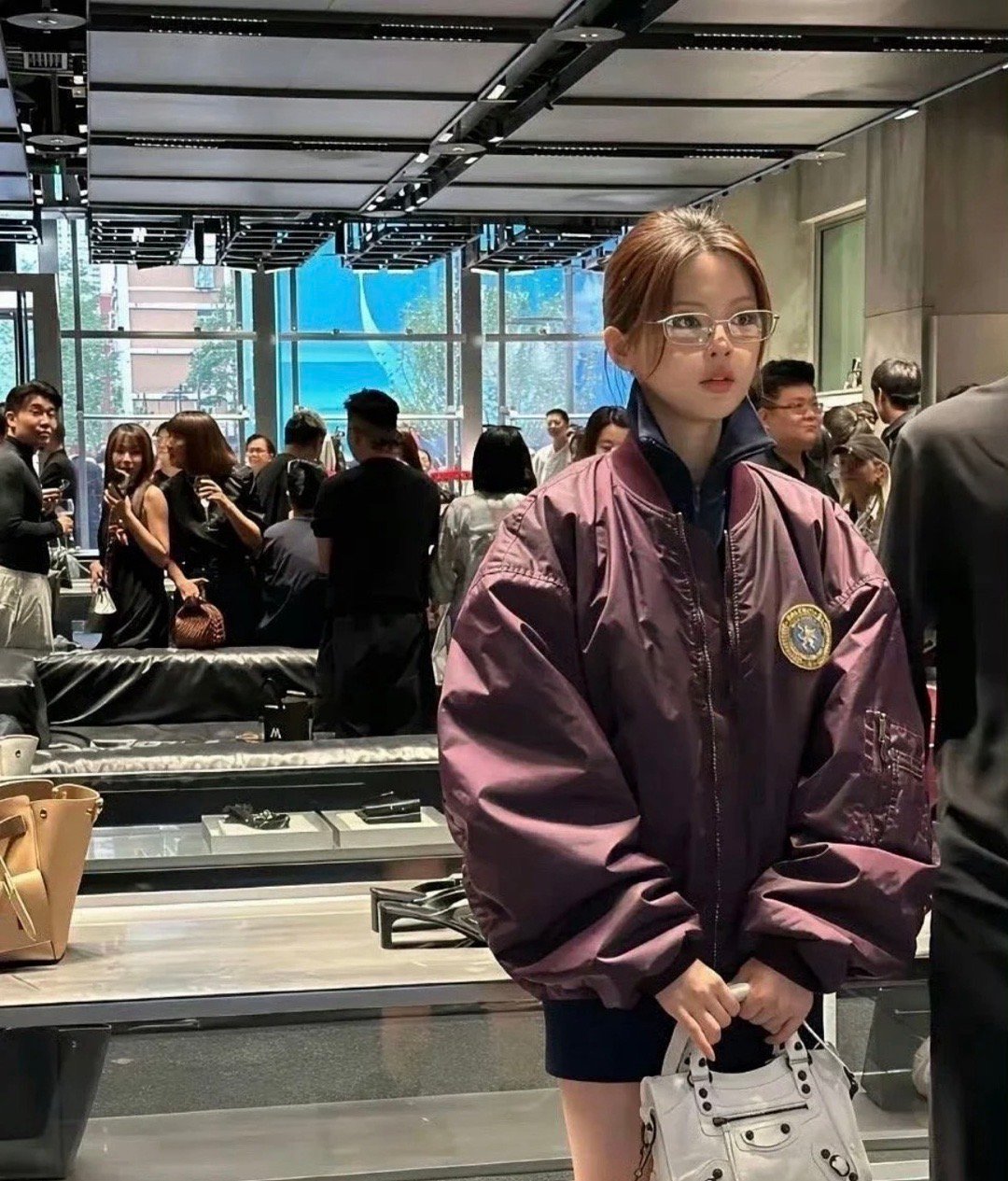 杨超越这小头小脸也太优越了吧，好精致啊​​​