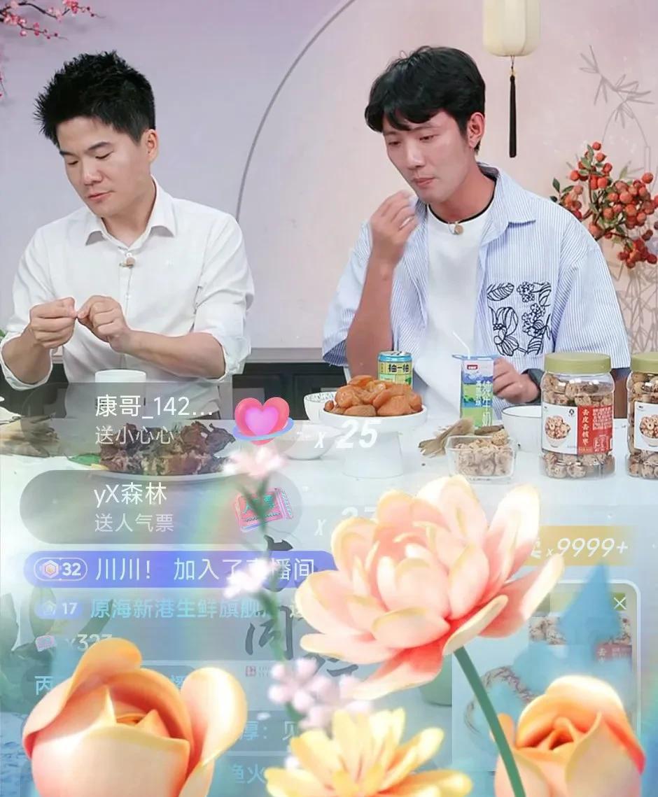 胡志鹏该不是心里“破大防”了吧？看他一脸红色和他哥一起双播一起等待那个历史时