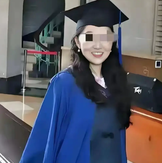 武大杨同学撒了个“弥天大谎”，她在香港浸会大学申请的根本不是博士，而是研究助理。