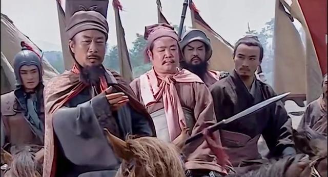 周侗惨遭灭门，一家47口全部被杀，老头要借水泊梁山灭少林寿宴的欢声笑语尚未散