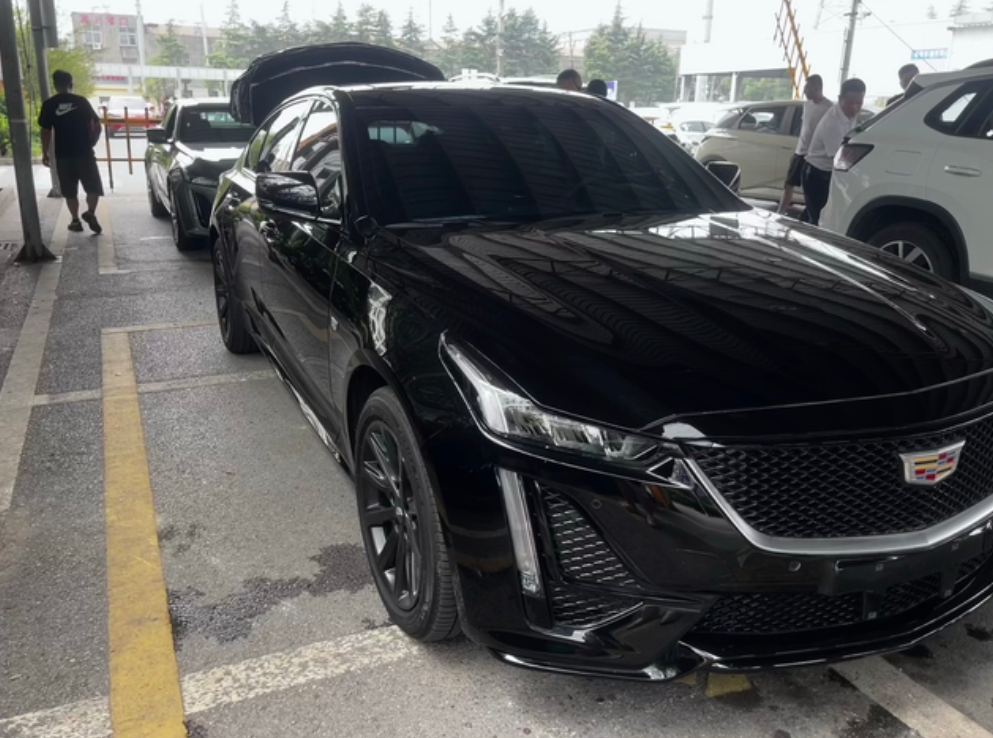 5000公里才发现排气管漏气一个月的新车5000公里送去保养，开去4S店的师傅