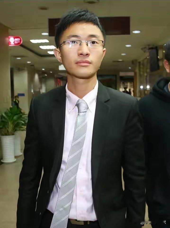 非常认同侯汉廷这个观点。新党副秘书长，台北市议员，侯汉廷。这人在岛内算少数派，