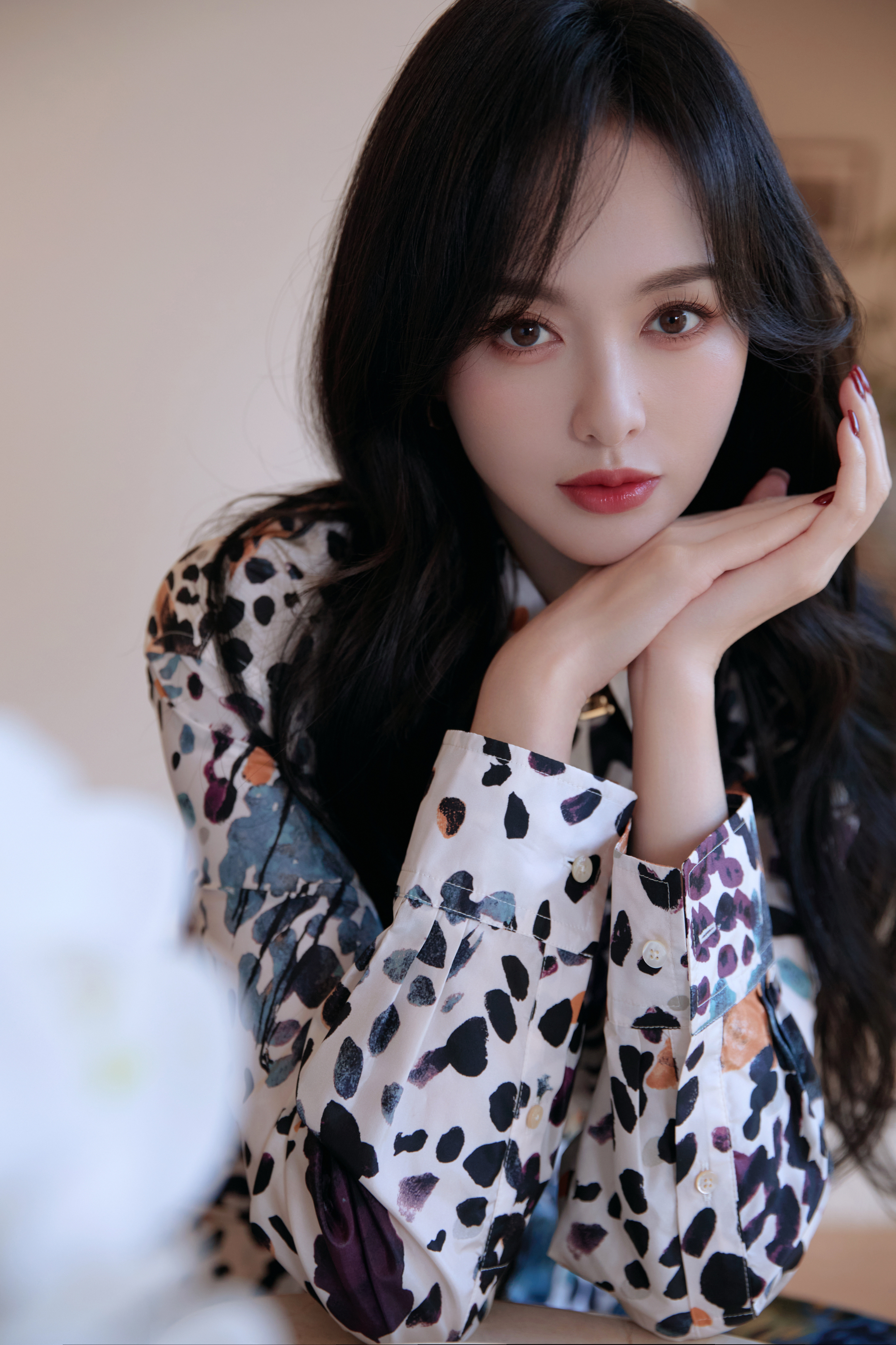 唐嫣向你问候午好，期待一场午后邂逅。​​​