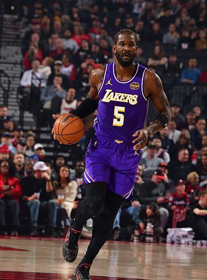 内线得分竟然比约基奇还多，艾顿真的让湖人太惊喜了！据NBA数据机构统计，湖人中