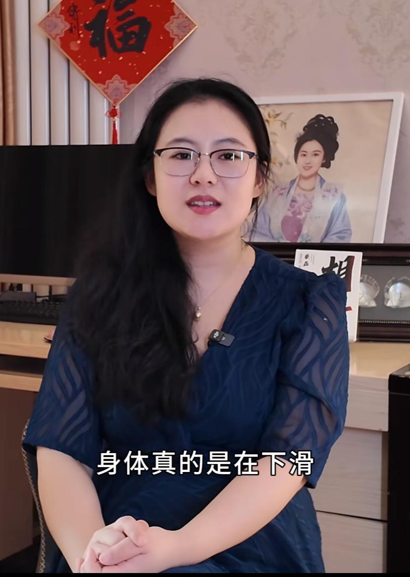 蔡磊的身体状况一天天在变差，段睿说这事还带着微笑，看来她近来心情大好。她说与老公